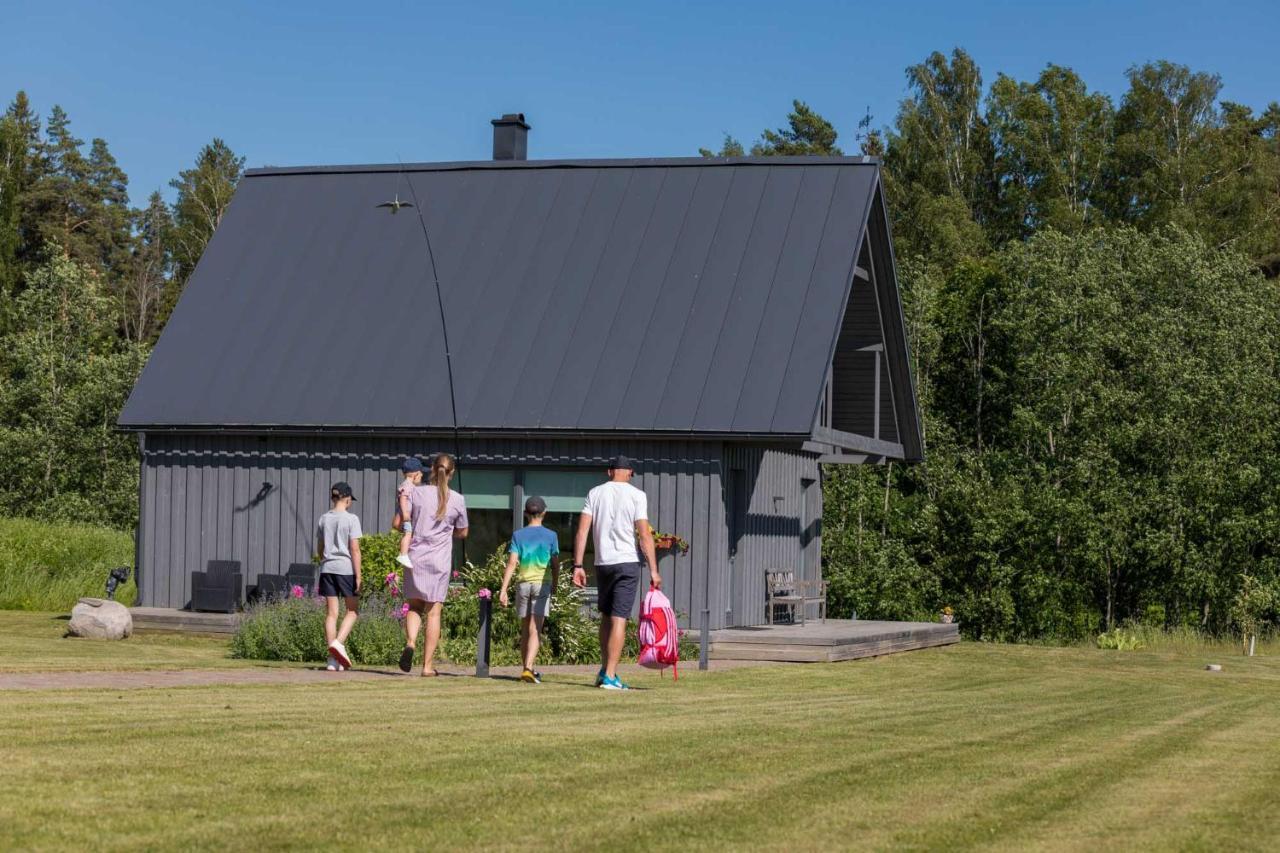 Piesta Kuusikaru riverside cottage in Soomaa region Kullimaa Esterno foto
