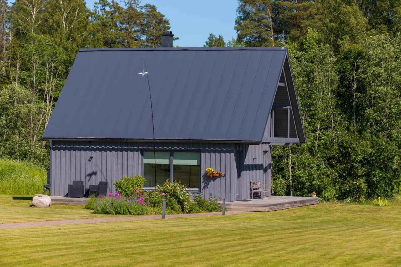 Piesta Kuusikaru riverside cottage in Soomaa region Kullimaa Esterno foto