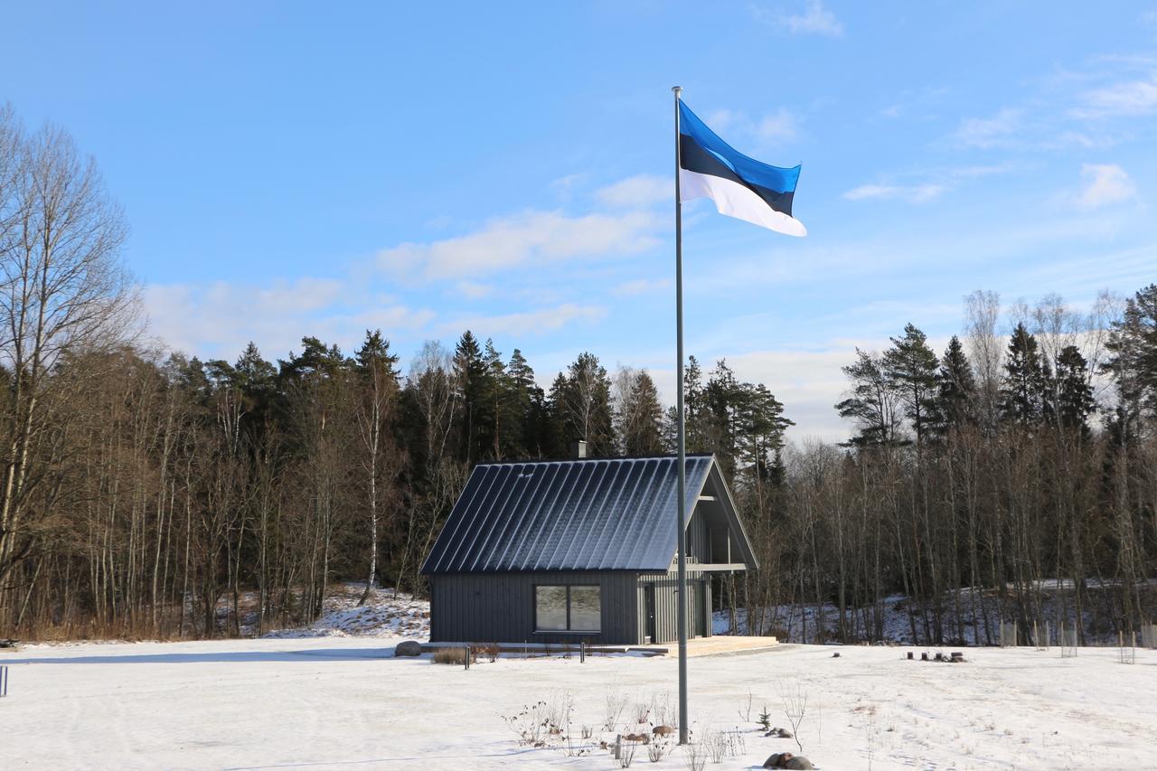 Piesta Kuusikaru riverside cottage in Soomaa region Kullimaa Esterno foto